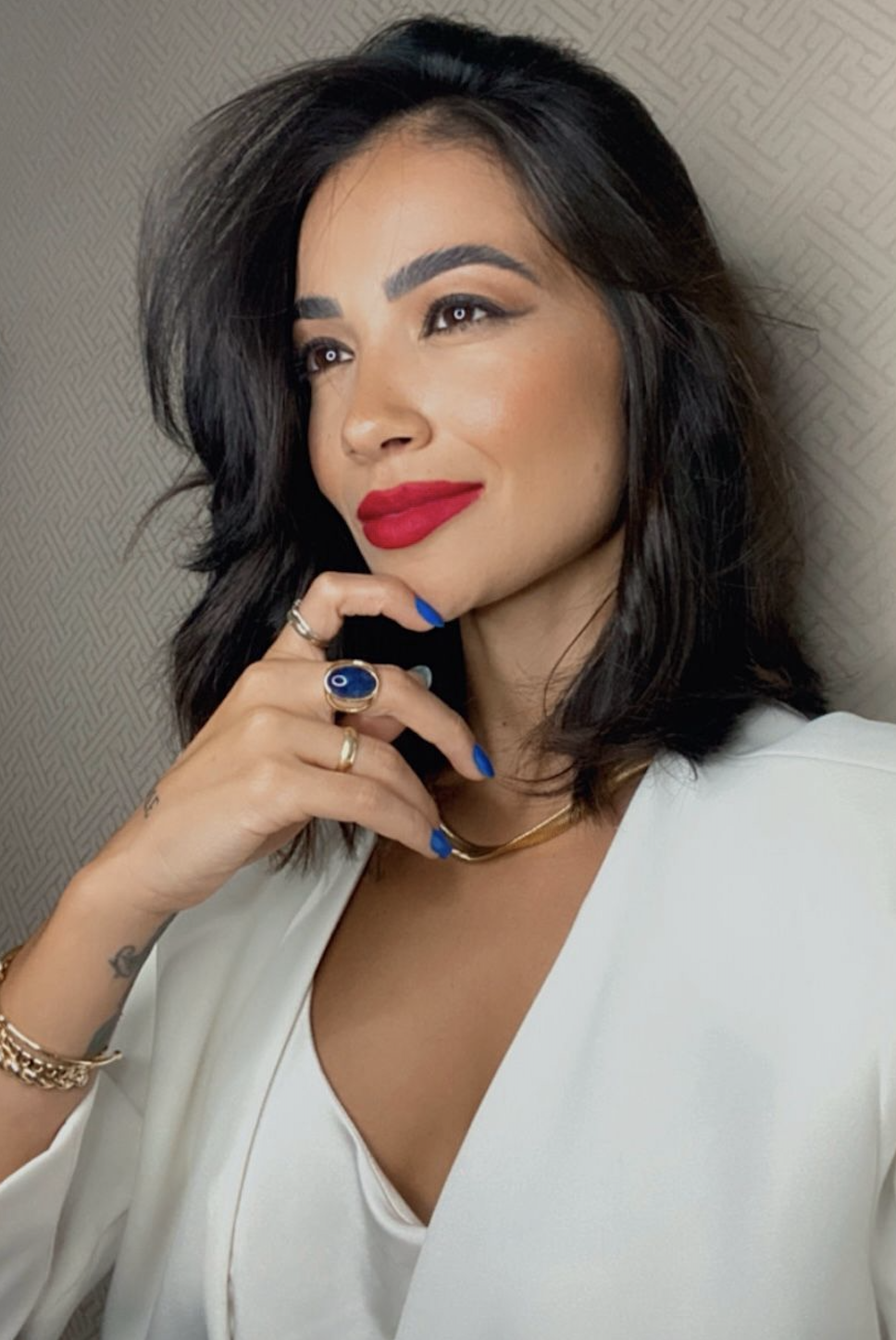 Liliane Alves em roupa branca